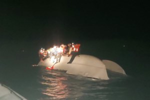 Πάρος: Στους 17 οι νεκροί από το ναυάγιο με τους πρόσφυγες - Ταυτοποιήθηκε μία ακόμη σορός - εικόνα 2