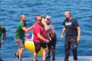 Συγκινητική ιστορία: Πρόσφυγας έσωσε 80χρονη από πνιγμό- "Αν δεν ήταν αυτός δεν θα υπήρχα σήμερα, τον έχω σαν παιδί μου"