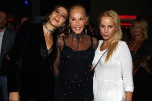 Αίθρα Λυκουρέζου: Η δημόσια απάντηση σε επικριτικό σχόλιο για τους γονείς της - "Δεν τους κατηγορώ"