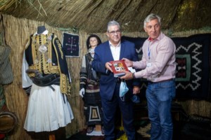 Το ΚΚΕ θυμάται και τιμά την Παρισινή Κομμούνα - Το ντοκιμαντέρ της ΚΝΕ στο YouTube με την Αλέκα Παπαρήγα