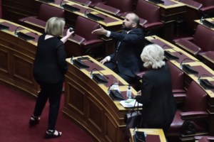 Επική ατάκα Βούλτεψη σε Οικονόμου: Έγινες ΣΥΡΙΖΑ μέσα στο καλοκαίρι;