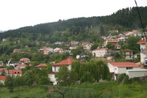 Στο Λουτράκι ο γηραιότερος φούρναρης της χώρας - 64 χρόνια δίπλα στη φωτιά του ξυλόφουρνου με μεράκι