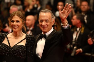 "Ελευθερώστε με": Ο γιος του Τομ Χανκς ταξίδεψε στην Κολομβία με ελληνικό διαβατήριο και δεν μπορεί να επιστρέψει στις ΗΠΑ