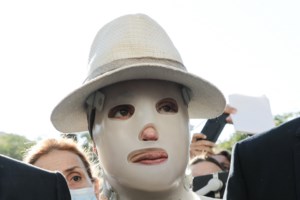 Επίθεση με βιτριόλι: Τρία άτομα στη δίκη υπέρ της κατηγορουμένης - Αρνήθηκε τη μεταγωγή της στο νοσοκομείο των φυλακών - εικόνα 3