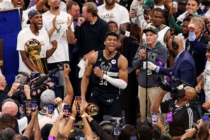 Ο Γιάννης Αντετοκούνμπο αναδείχθηκε MVP των τελικών - Τα δάκρυα στα μάτια του και η κραυγή της χαράς [βίντεο]