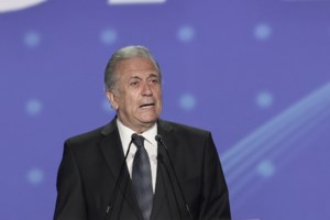 Αβραμόπουλος για τον θάνατο του Κωνσταντίνου: Η Δημοκρατία μας δεν φοβάται να δει κατάματα το παρελθόν της