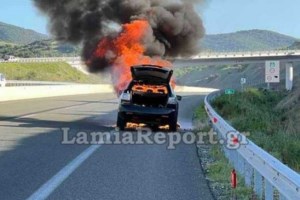 Πυρκαγιά σε μονοκατοικία στη Μαγούλα Αττικής: Επιτόπου ισχυρές δυνάμεις της Πυροσβεστικής