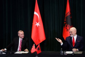 Πρόσκληση Εντι Ράμα σε Έλληνες επιχειρηματίες να επενδύσουν στην Αλβανία