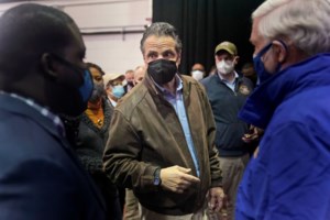 Σε δεινή θέση ο Κουόμο: Τον καταγγέλλει και τρίτη γυναίκα - Πήγε να με φιλήσει παρά τη θέλησή μου