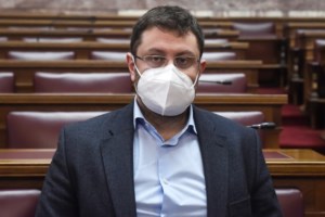 Άγρια κόντρα και αλληλοκατηγορίες μεταξύ Δραγασάκη - Βαρουφάκη - ΝΔ: Ας αφήσει τα ανέκδοτα και ας απαντήσει