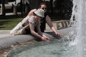 Νέο έκτακτο δελτίο επιδείνωσης καιρού: Η Τρίτη η πιο δύσκολη ημέρα του καύσωνα - "Λίγη ψυχραιμία δεν βλάπτει", λέει ο Τσατραφύλλιας