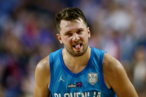 Ελλάδα-Τσεχία 94-88: Εκδίκηση και πρόκριση στους "8" για τον Γιάννη και τ΄ άλλα παιδιά [Βίντεο] - εικόνα 2