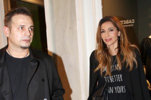 Δέσποινα Βανδή - Μελίνα Νικολαΐδη: Μαμά και κόρη περνούν χαλαρές στιγμές στο σπίτι - Το story της τραγουδίστριας