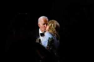 Το μόνιμο παράπονο του Μπάιντεν: "Με απέλυσαν", είπε καθώς σέρβιρε το γεύμα των Ευχαριστιών [βίντεο] - εικόνα 5