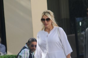 Κωνσταντίνα Σπυροπούλου: Δέκα μέρες μετά τη γέννα έκανε την πρώτη βόλτα με τον γιο της