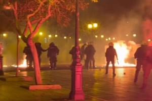 Πάτρα: Η αστυνομία συνέλαβε πρόεδρο 15μελούς από γυμνάσιο που τελεί υπό κατάληψη για τα Τέμπη [βίντεο]