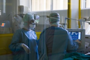 Μπλόκο σχεδόν παντού στους ανεμβολίαστους: Με rapid test σε μαγαζιά, τράπεζες, εξωτερικούς χώρους εστίασης και Δημόσιο - εικόνα 2