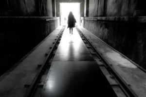 Σοκ στη Θεσσαλονίκη: 19χρονη μητέρα πήδηξε από τον 2ο όροφο - Από ερωτική απογοήτευση [Βίντεο]