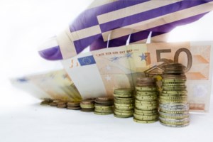 Παραμένουν "κολλημένα" τα επιτόκια καταθέσεων στην Ελλάδα