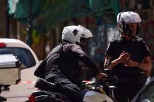 Εικόνες ντροπής σε σχολείο της Σύρου - Μαθητής στο νοσοκομείο από πτώση σοβάδων