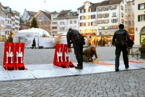 Ολλανδία: Χιλιάδες στους δρόμους κατά των περιορισμών του κορονοϊου [εικόνες] - εικόνα 2