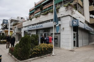 Αυτοί είναι ο πατέρας και ο γιος που χτυπούσαν και λήστευαν ηλικιωμένες στη μέση του δρόμου [Βίντεο] - εικόνα 5
