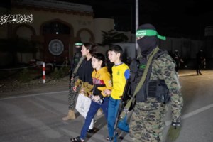 Έφτασε στην Αίγυπτο το γαλλικό πλωτό νοσοκομείο Dixmude - Θα δέχεται τραυματισμένα παιδιά από τη Γάζα