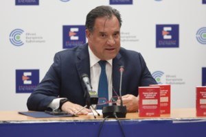 Επική ανάρτηση - meme από Βελόπουλο: "Καλύτερα να πουλάς κηραλοιφές παρά την πατρίδα σου" [εικόνα]