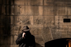 Χειροπέδες σε ζευγάρι απατεώνων που λήστευε ηλικιωμένους - Το κόλπο με την περούκα κι ο αστυνομικός