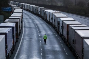 Έλληνες οδηγοί εγκλωβισμένοι στα σύνορα Μ. Βρετανίας – Γαλλίας - εικόνα 2