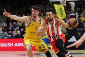 Ολυμπιακός – Μονακό 75-73: Τέταρτη σερί νίκη με ΜακΚίσικ και φουλ για τετράδα - εικόνα 3