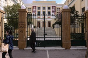 Καταγγελίες Σπίρτζη: Διορισμένος σε κρατικές θέσεις από την κυβέρνηση ο υπόδικος καθηγητής της ΑΣΟΕΕ [βίντεο]
