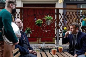 Χαστούκι στον Μακρόν: Τι σημαίνει η μεσαιωνική ιαχή της ακροδεξιάς "Κάτω η Μακρονία" που φώναζε ο άνδρας - εικόνα 2