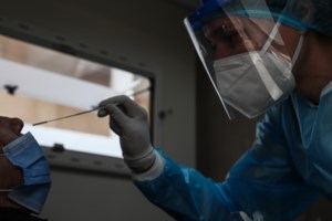 ΠΟΥ για μετάλλαξη Ομικρον: Πολύ υψηλός παγκόσμιος κίνδυνος - Περιορισμένα τα στοιχεία για τη σοβαρότητά της - εικόνα 3