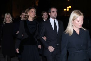 Νάντια Μπουλέ: Η βραδινή έξοδος στην παγωμένη Αθήνα και ο λάθος τρόπος που φόρεσε τις κροκό μπότες της - εικόνα 3