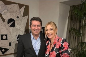 Τι καταγγέλλει ο εκδότης Νίκος Καραμανλής για τον υφυπουργό παρά τω πρωθυπουργώ Γιώργο Μυλωνάκη και τη σύζυγό του - εικόνα 2