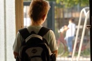 Βόλος: 40χρονος άντρας βούτηξε στο κενό και έπεσε πάνω σε παρκαρισμένο αυτοκίνητο