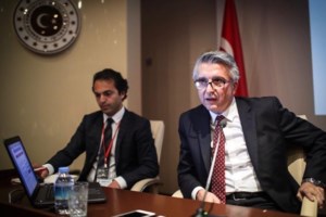 Σε απόσταση "ασφαλείας" Μητσοτάκης - Ερντογάν στην Πράγα [Εικόνες] - εικόνα 12