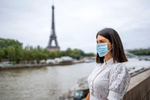 Γιατί οι Ομικρον 4 και 5 χτυπούν καμπανάκι: Τα διαφορετικά και έντονα συμπτώματα, οι πιθανότητες επαναλοίμωξης