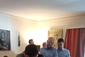 Αυτή ήταν η πιο εκθαμβωτική εμφάνιση στον γάμο του Ορφέα Αυγουστίδη - Το θεϊκό glam look [εικόνες]