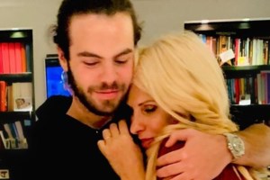 Τα σχόλια Λιάγκα - Σκορδά για τα "γυμνά οπίσθια" του Αγγελου Λάτσιου- Αφήστε τον ήσυχο