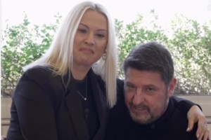 Λύθηκε το... μυστήριο για το τι κάνει ο Χαρδαλιάς με τη γυναίκα του 3-4 φορές την ημέρα - Το νέο βίντεο