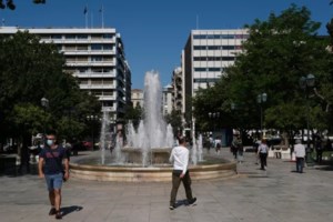 Κορονοϊός: Γάλλοι επιδημιολόγοι δεν αποκλείουν και όγδοο κύμα της πανδημίας - Σε άνοδο οι δείκτες