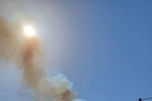 Πυρκαγιά σε βιομηχανικό χώρο στις Αχαρνές: Επιτόπου ισχυρή δύναμη της Πυροσβεστικής [Εικόνες, Βίντεο]