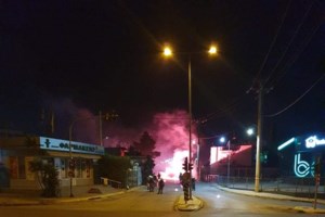 Βγήκαν τα όπλα στα Μέγαρα: Τουλάχιστον δέκα τραυματίες από συμπλοκή σε καταυλισμό Ρομά - εικόνα 6