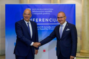 Καρφιά Δένδια κατά της Τουρκίας: "Δεν έχει επιβάλει ούτε μία από τις οικονομικές κυρώσεις στη Ρωσία"