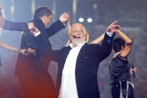 "Ας κρατήσουν οι χοροί": Η ιστορία του τραγουδιού του Σαββόπουλου που ένωσε όλους τους Ελληνες - εικόνα 2