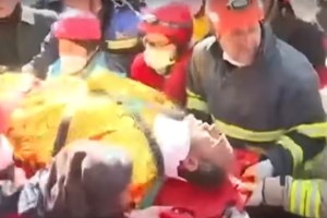 Η ΕΜΑΚ δεν τα παρατάει, θα ψάχνει όλο το βράδυ για την 24χρονη αθλήτρια που έχει εγκλωβιστεί στα ερείπια