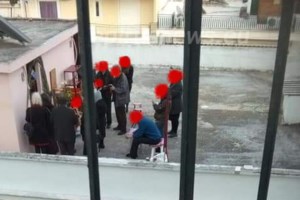 Κουκάκι: Άφαντος ο ιερέας που κοινώνησε πιστούς - Τι κατέθεσε ο νεοκόρος - εικόνα 3