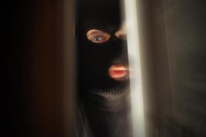 Σπείρα με ορμητήριο τον Πειραιά "ρήμαζε" σπίτια στην Αττική με τη μέθοδο της απασχόλησης: Στη φάκα αρχηγός και τρία μέλη - εικόνα 2